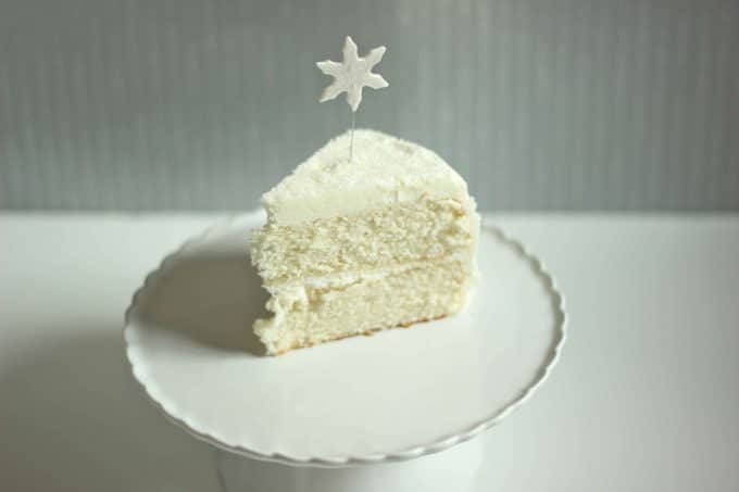 white-christmas-cake-8.jpg