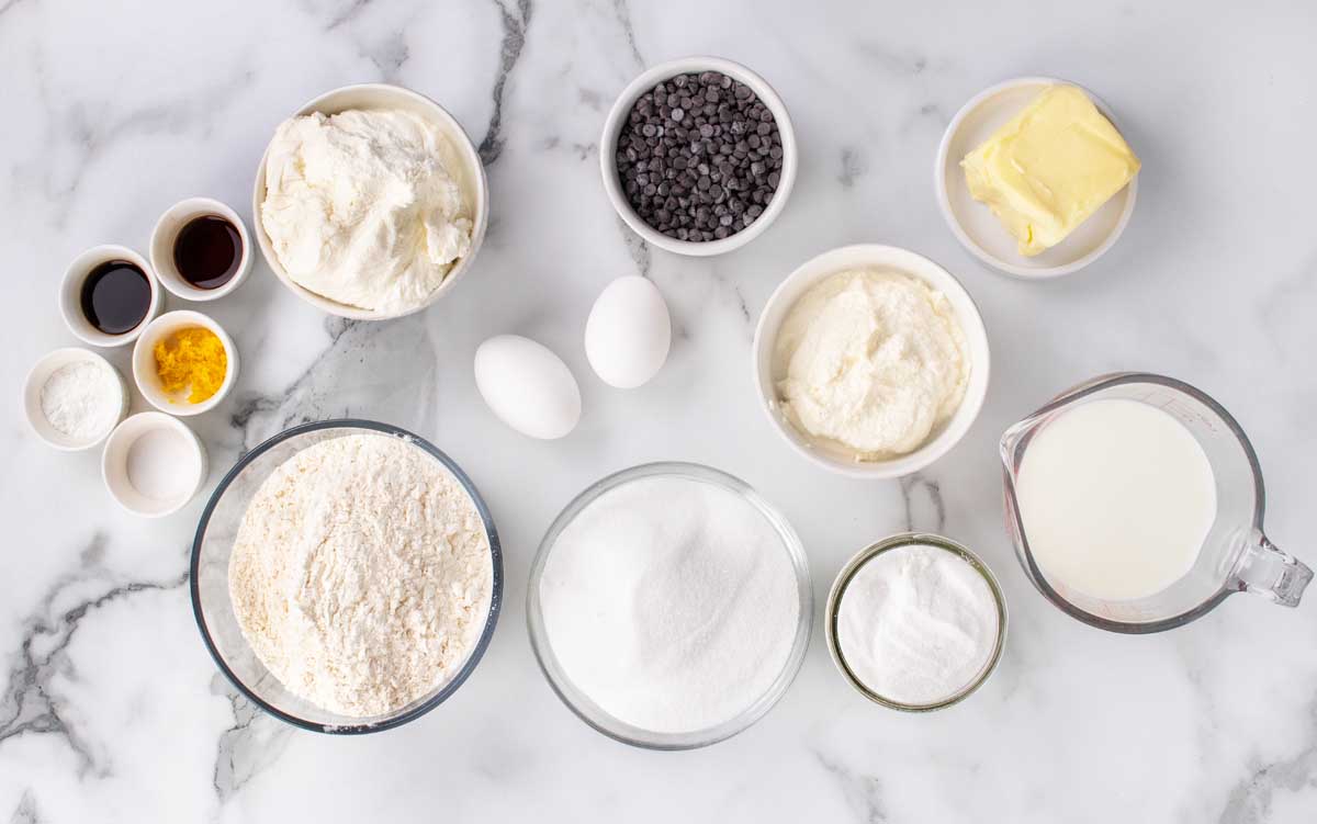 ingredients to make cannoli cake