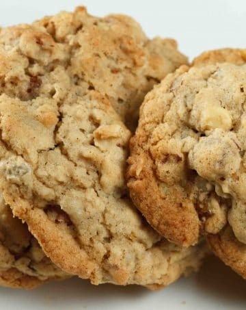 close up of oatmeal granola cookies
