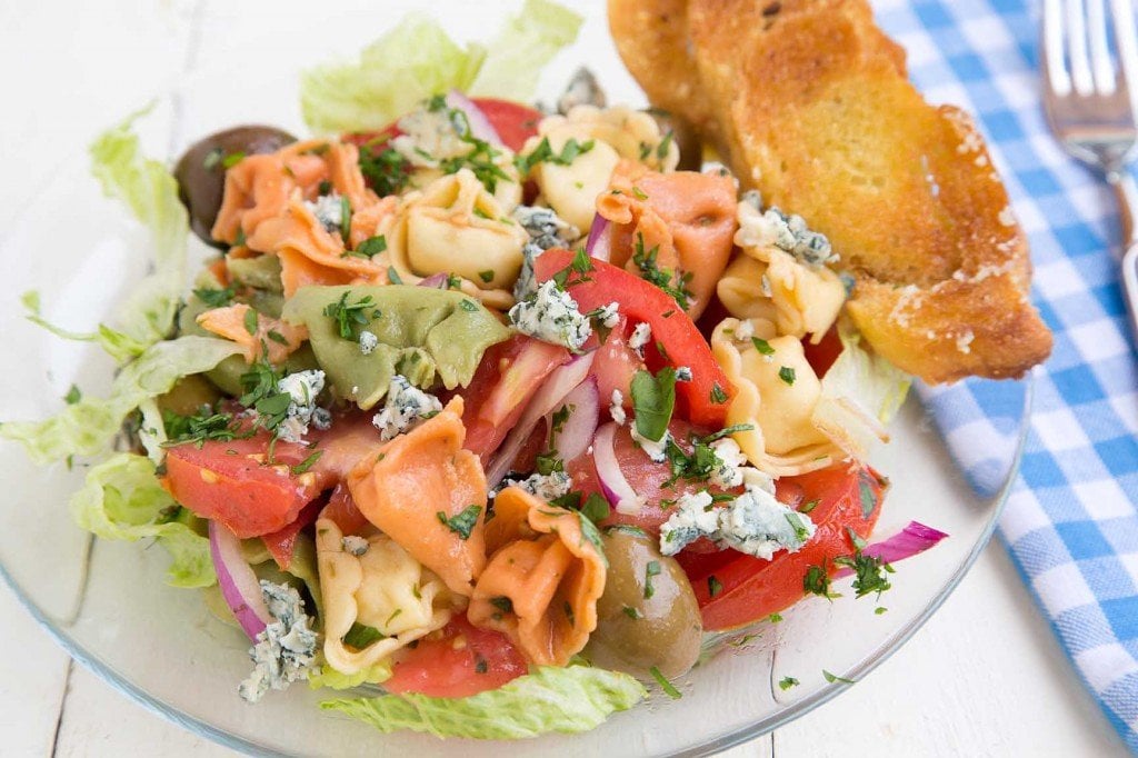 romaine, gorgonzola, olives, garlic toasts