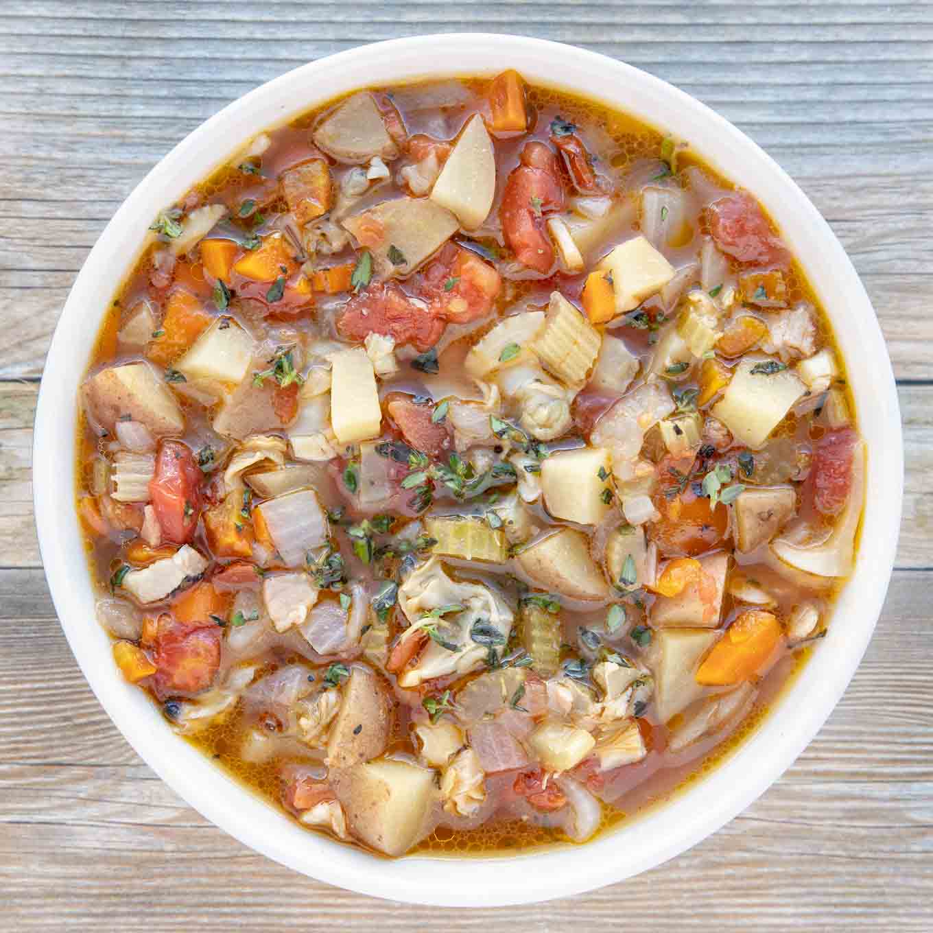 bowl of manhattan clam chowder