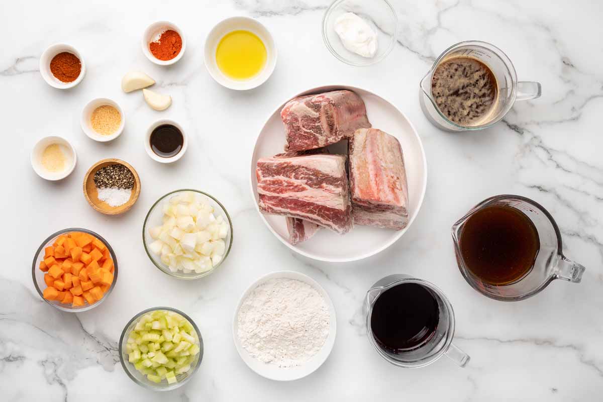 ingredients used to make beef short ribs in a slow cooker