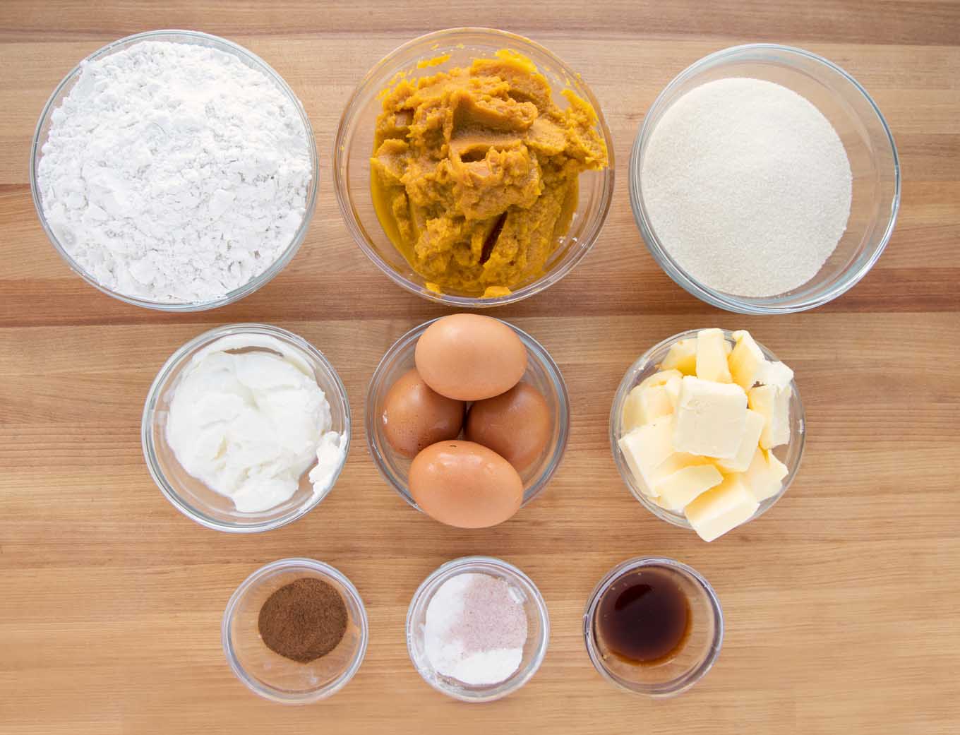 ingredients to make pumpkin crunch cake in glass bowls