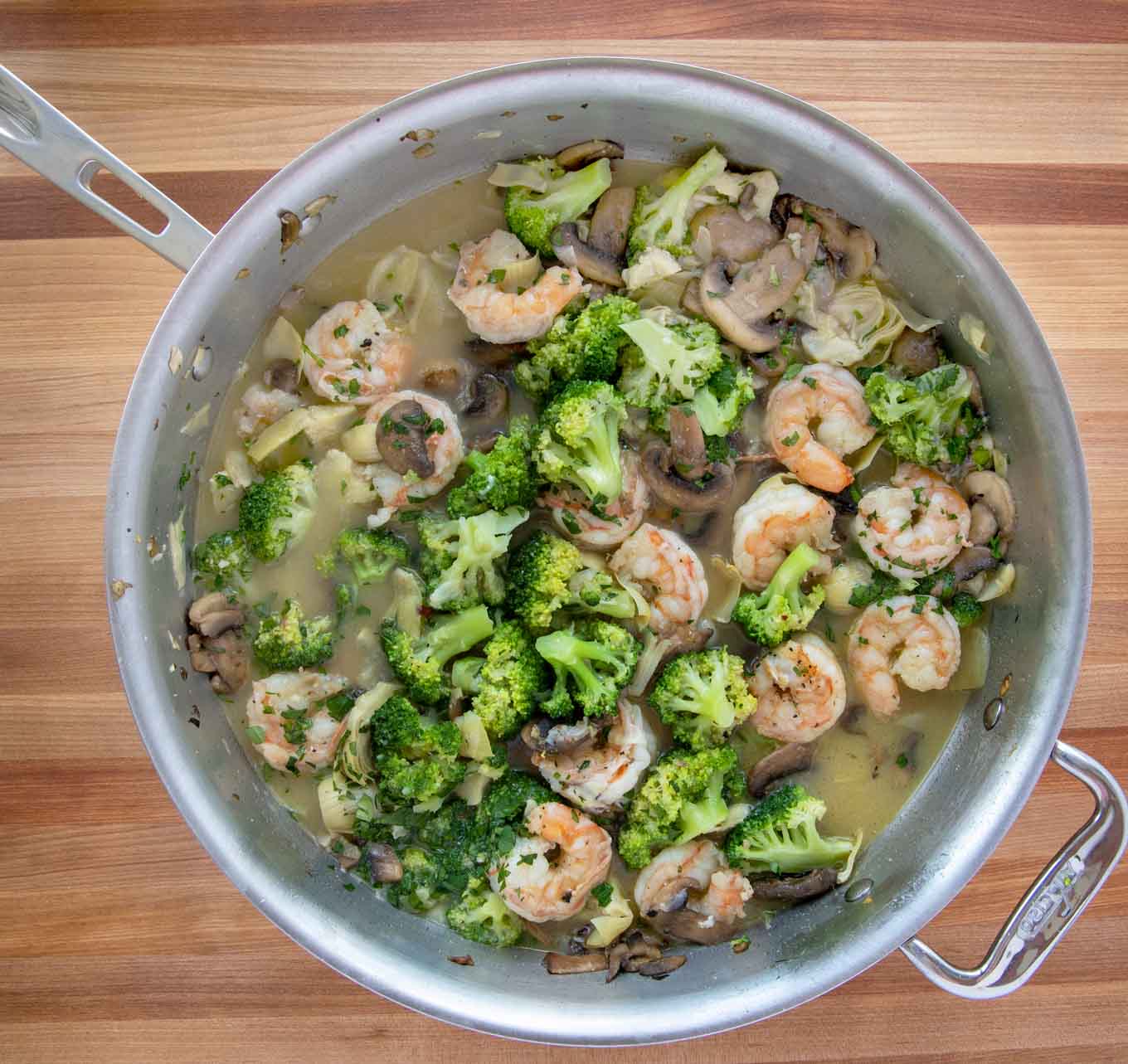 finished shrimp and broccoli in a saute pan