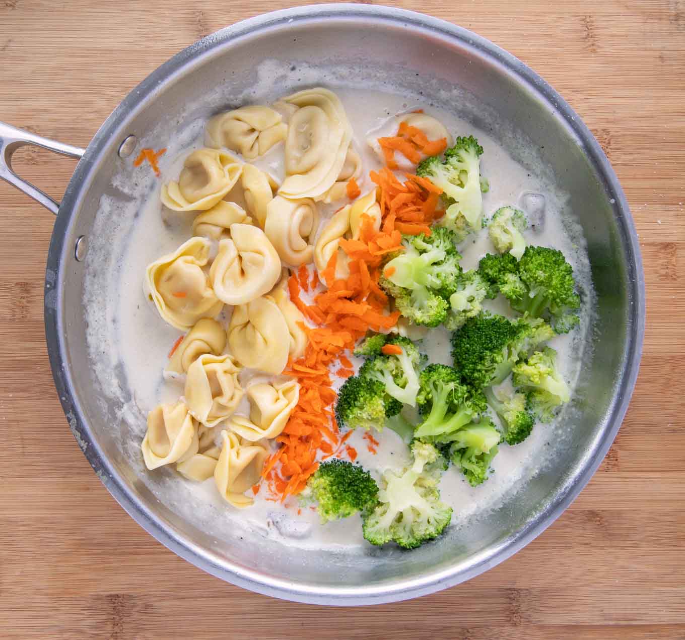 tortellini broccoli and carrots added to the cream mixture .