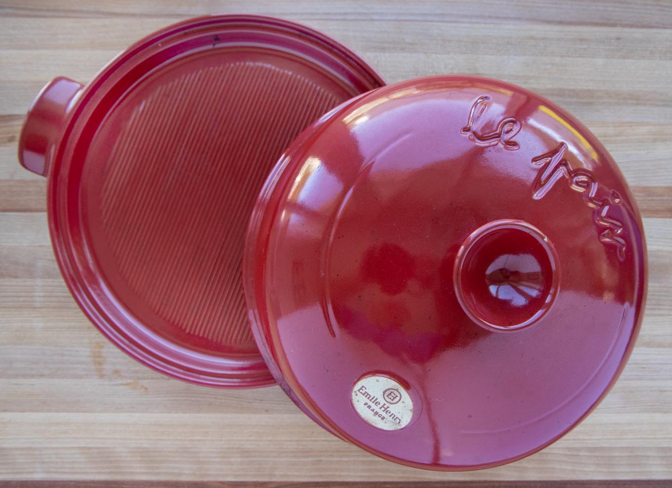 red round bread cloche for baking