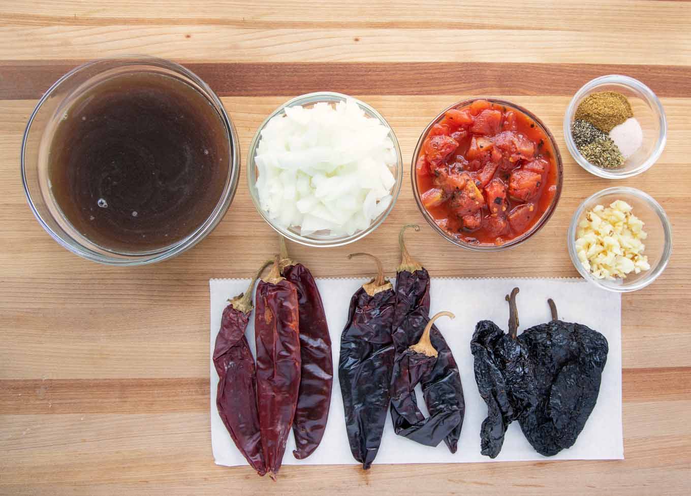 ingredients to make chili sauce