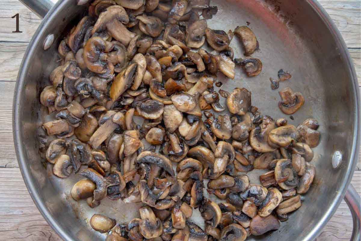 pan of caramelized sliced mushrooms
