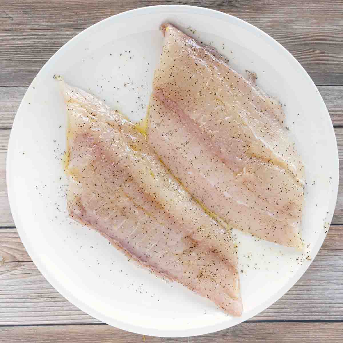 seasoned and oiled flounder fillets