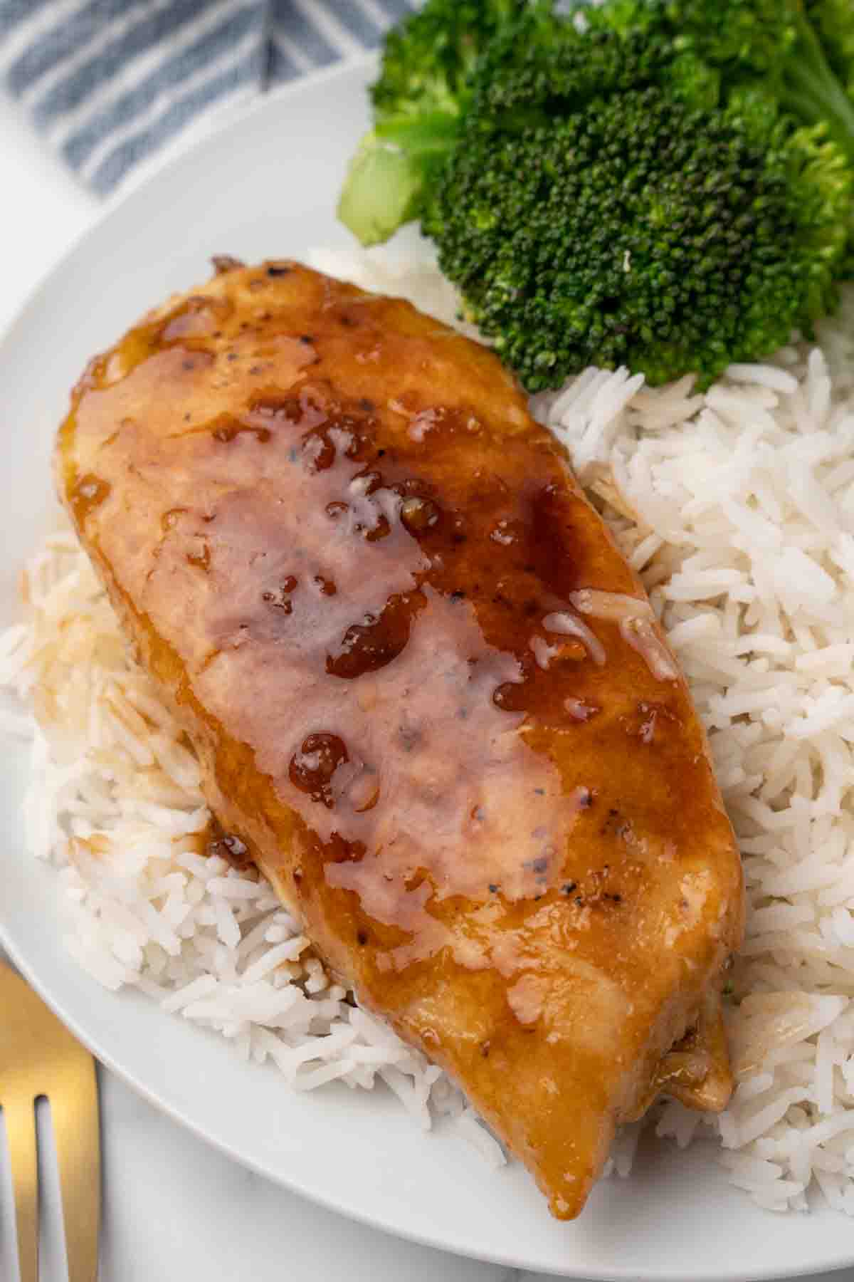 honey garlic chicken over white rice with broccoli