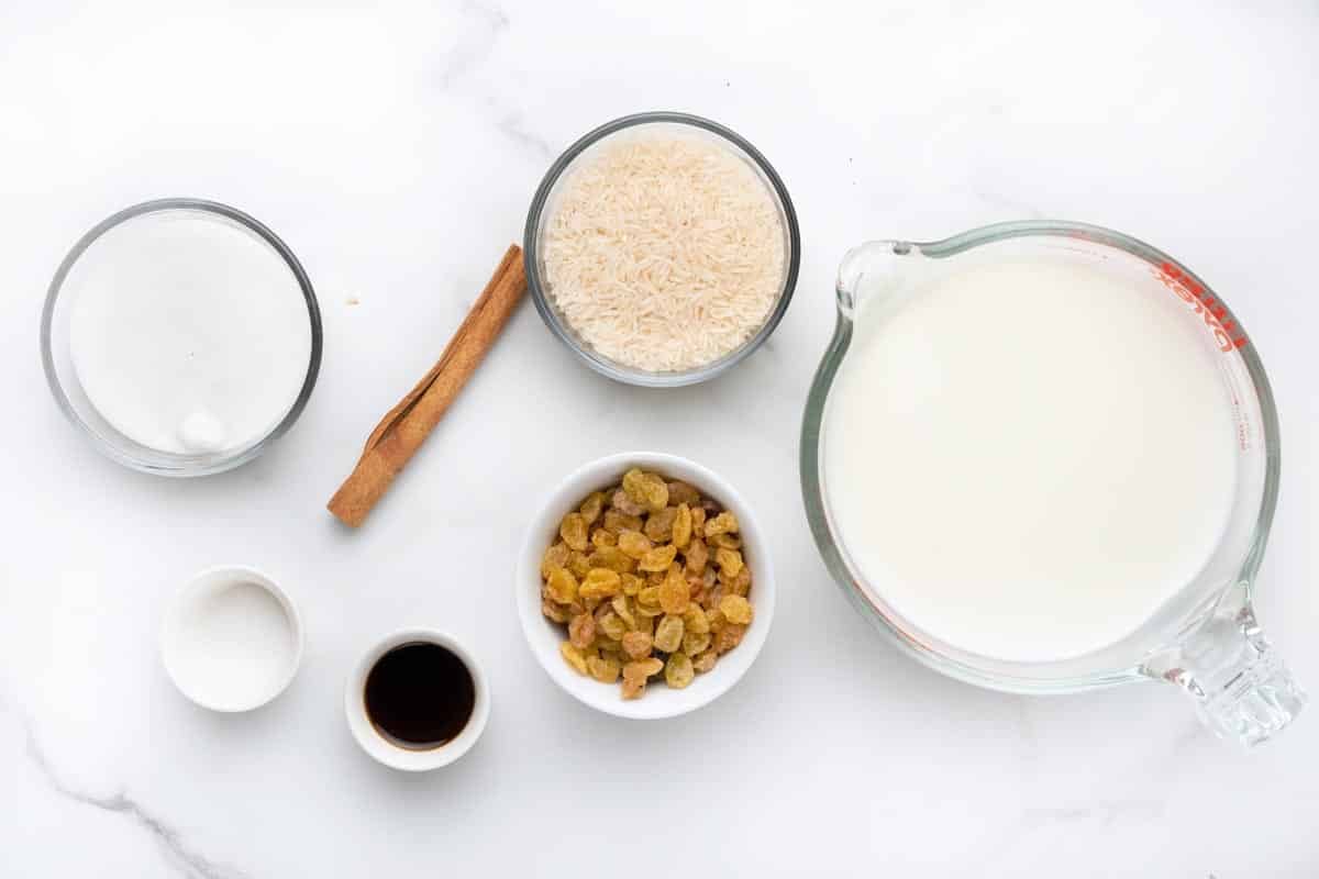 Ingredients to make Rice Pudding