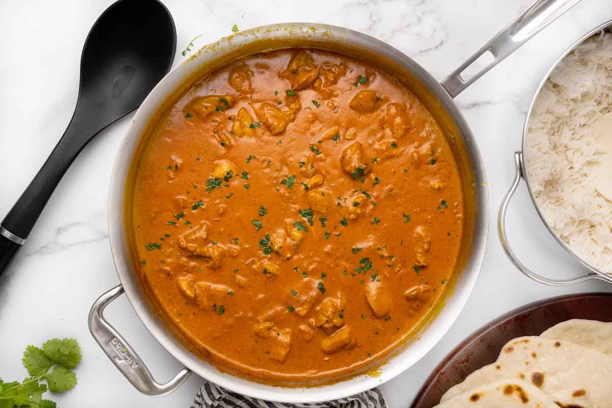 chicken tikka masala in pot.