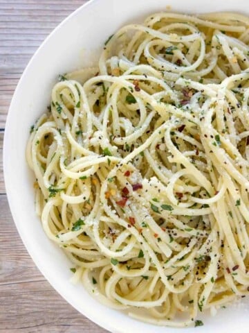 pasta with olive oil and garlic in a white bowl (pasta aglio e olio).