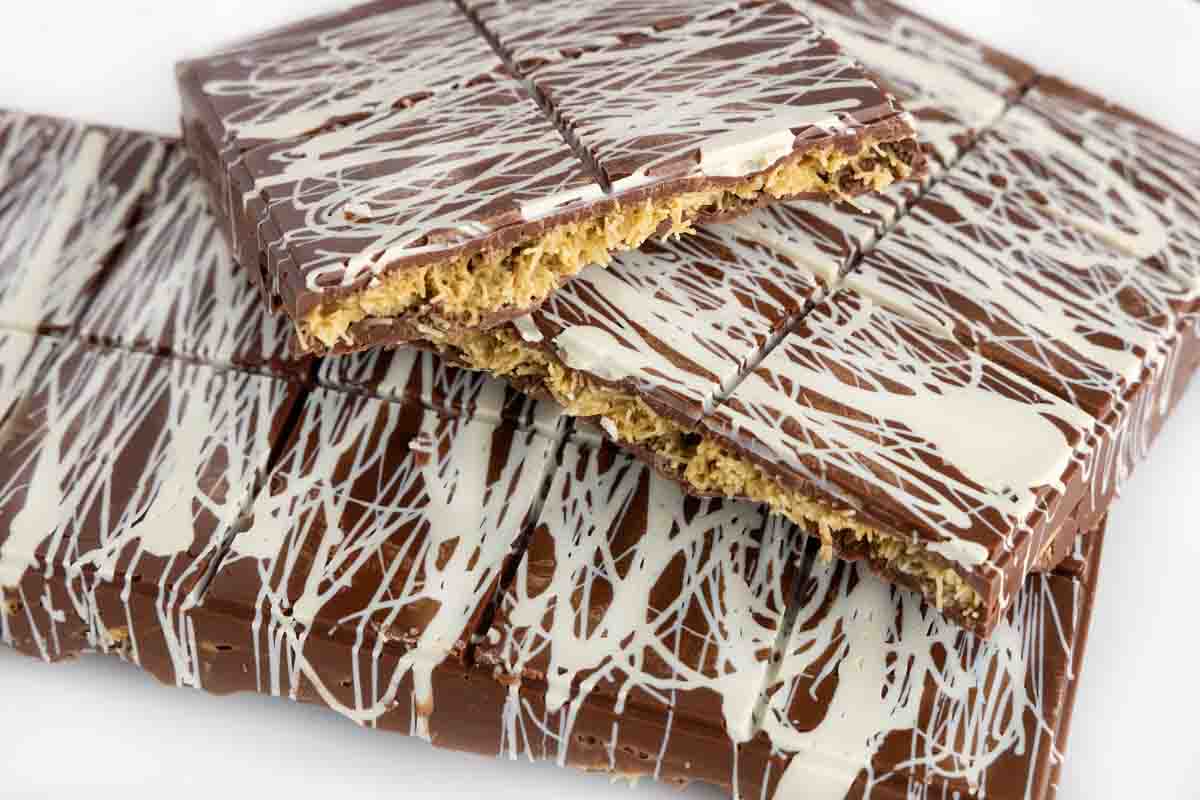 Dubai Chocolate Bars open broken in half over a whole bar on a white platter.