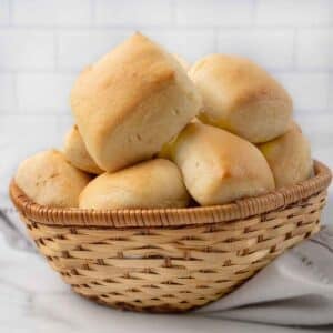 Texas roadhouse rolls in a basket.