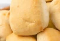 Pinterest image for Texas roadhouse rolls.
