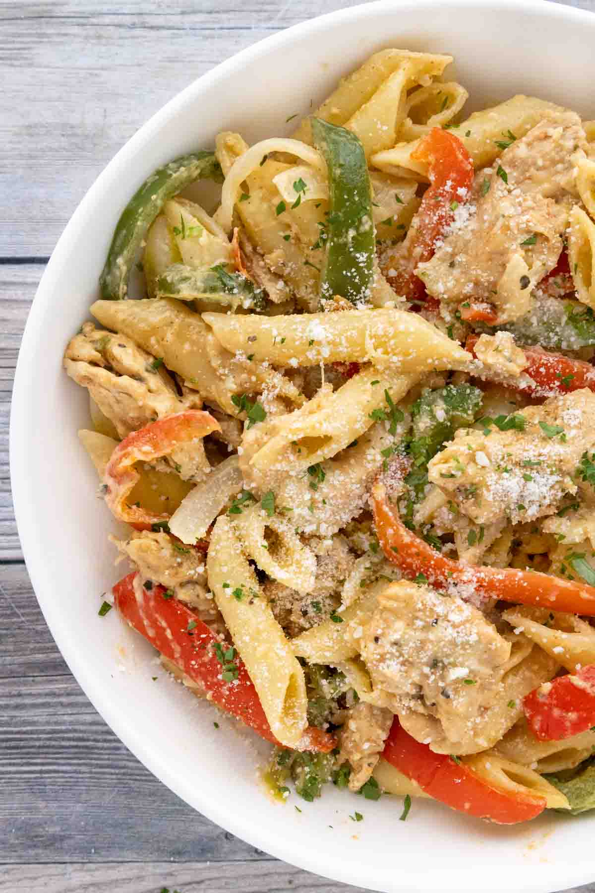 Chicken Fajita pasta in a white bowl.