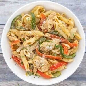 Chicken Fajita pasta in a white bowl.